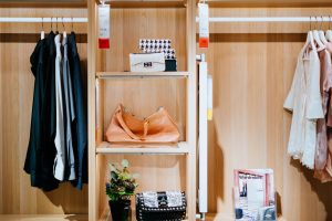 Les astuces pour créer une capsule wardrobe polyvalente